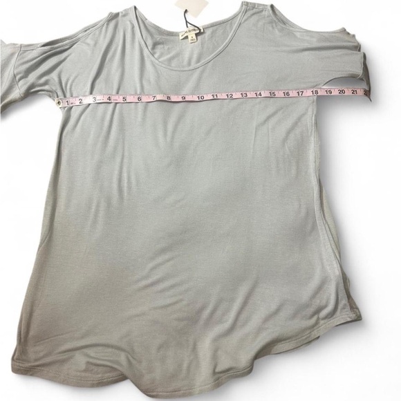 Ruffled Sleeve Cold Shoulder Top‎ - Picture 13 of 14